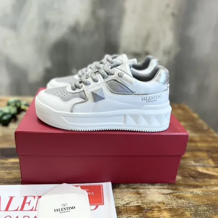 ヴァレンティノ カジュアルシューズ