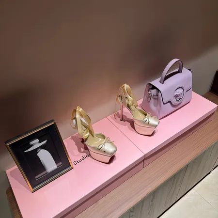 クリスチャン・ルブタン サンダル