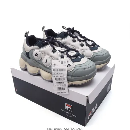 フィラ スニーカー