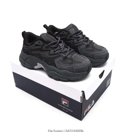 フィラ スニーカー