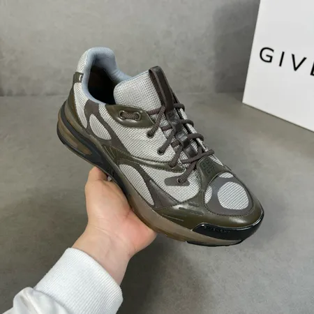 ジバンシィ スニーカー