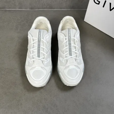 ジバンシィ スニーカー