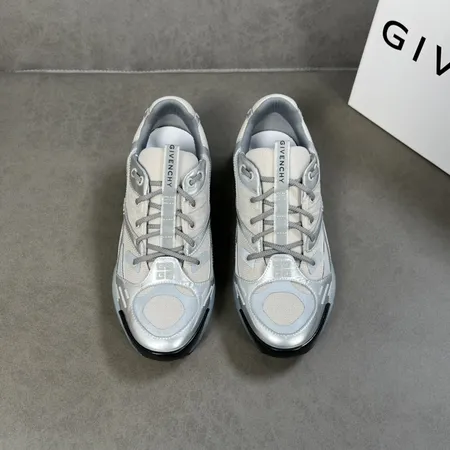 ジバンシィ スニーカー