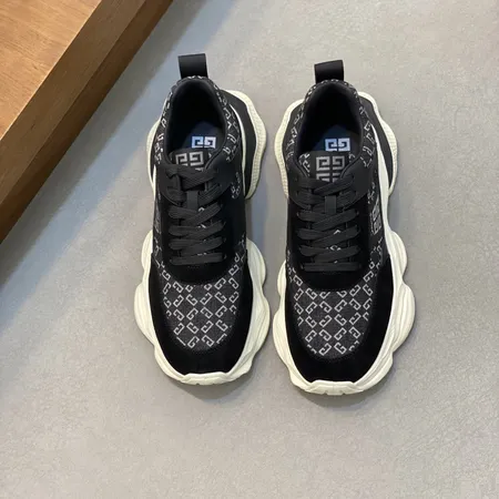 ジバンシィ スニーカー