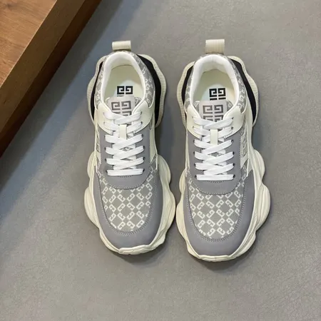 ジバンシィ スニーカー