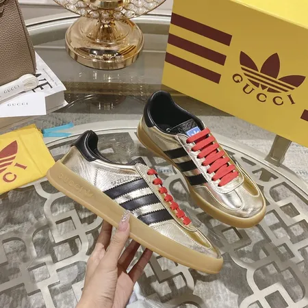 アディダス カジュアルシューズ