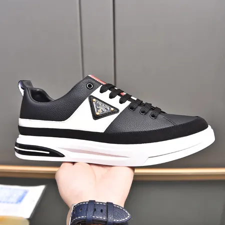 プラダ カジュアルシューズ