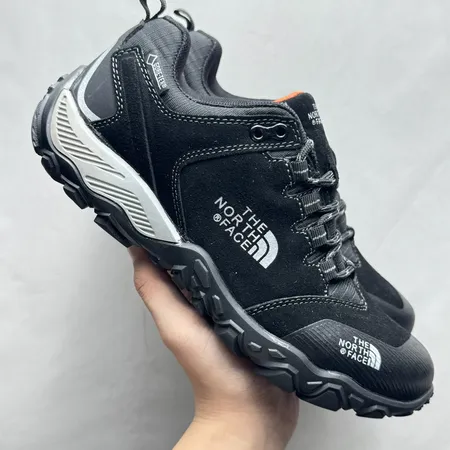 ノースフェイス スニーカー