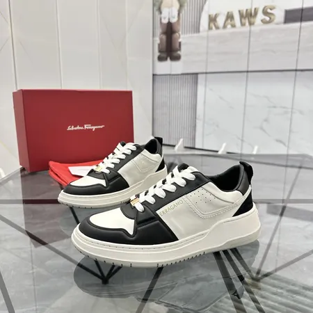 フェラガモ カジュアルシューズ