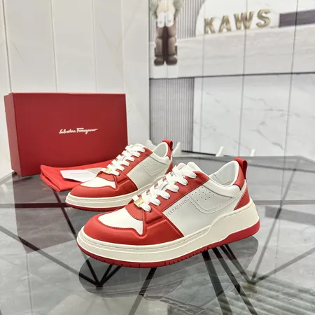 フェラガモ カジュアルシューズ