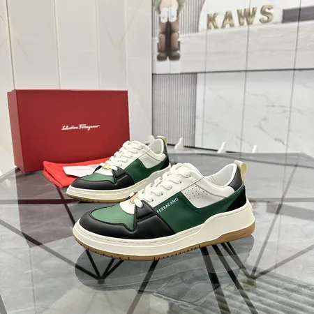 フェラガモ カジュアルシューズ