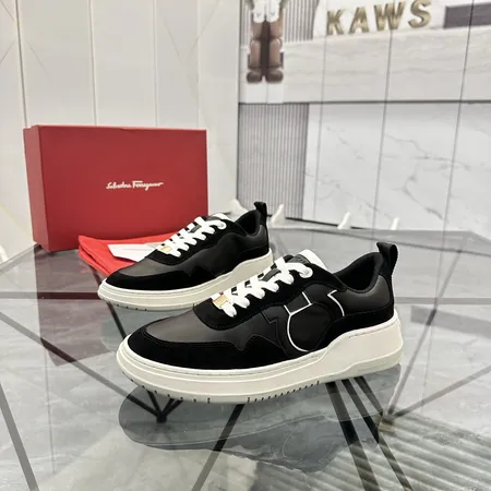 フェラガモ カジュアルシューズ