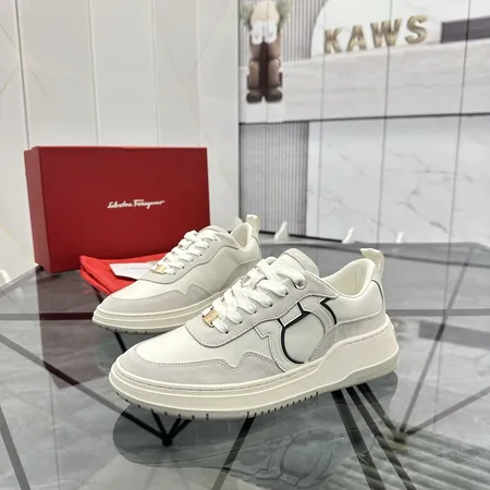 フェラガモ カジュアルシューズ