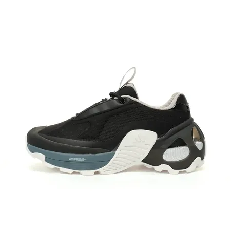 アディダス スニーカー