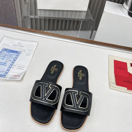 ヴァレンティノ スリッパ