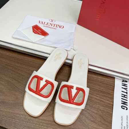 ヴァレンティノ スリッパ