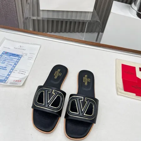 ヴァレンティノ スリッパ