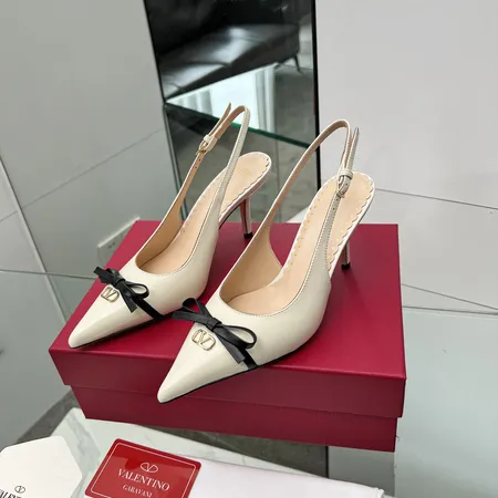 ヴァレンティノ サンダル