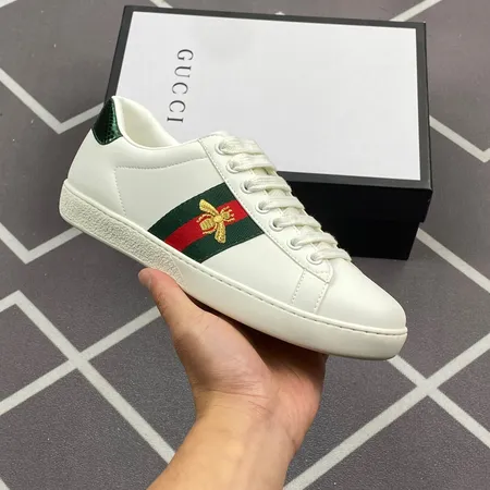グッチ カジュアルシューズ