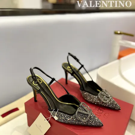 ヴァレンティノ サンダル