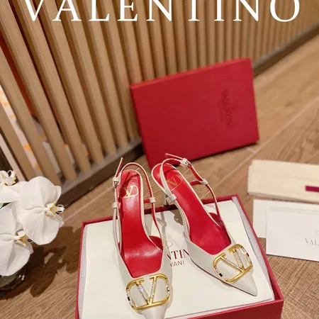 ヴァレンティノ サンダル