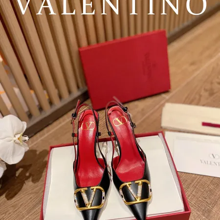 ヴァレンティノ サンダル