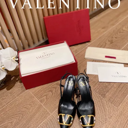 ヴァレンティノ サンダル