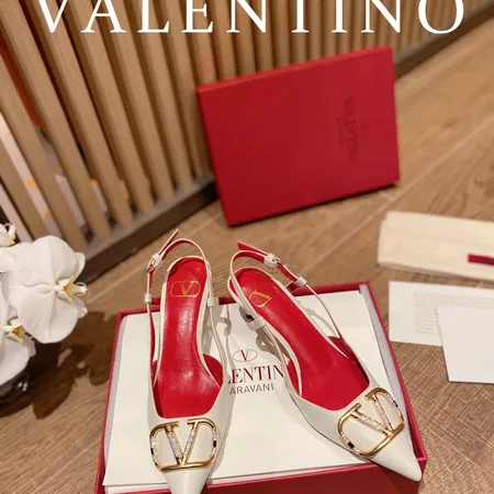 ヴァレンティノ サンダル