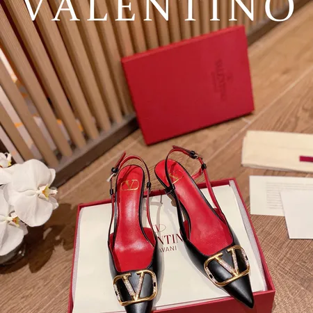 ヴァレンティノ サンダル