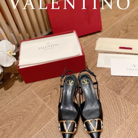 ヴァレンティノ サンダル