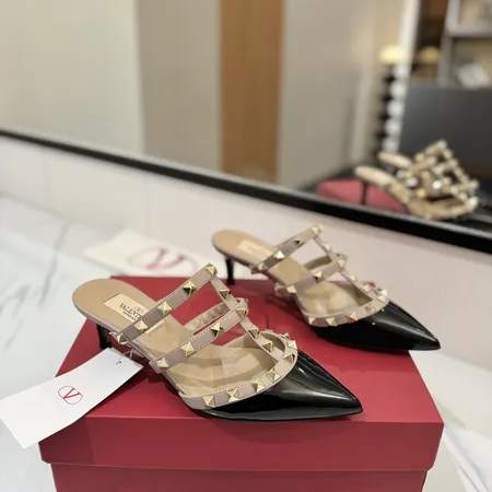 ヴァレンティノ スリッパ