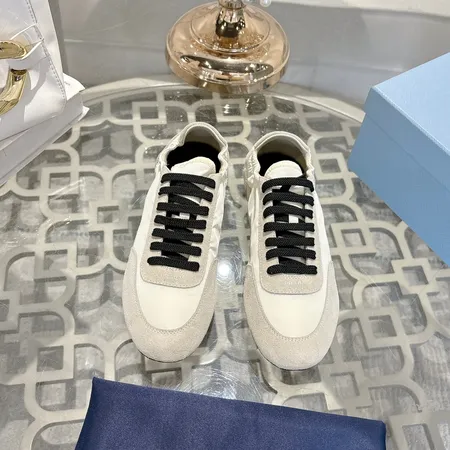 プラダ カジュアルシューズ