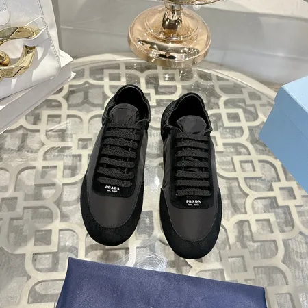 プラダ カジュアルシューズ