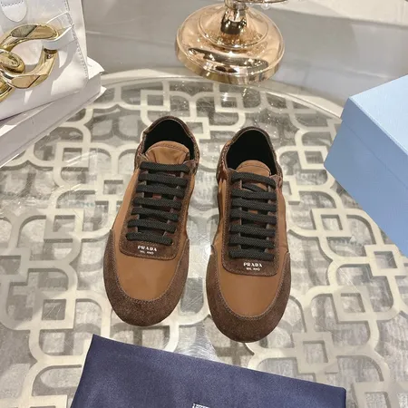 プラダ カジュアルシューズ