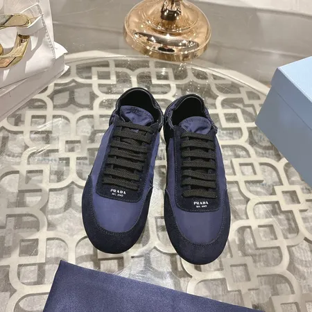 プラダ カジュアルシューズ