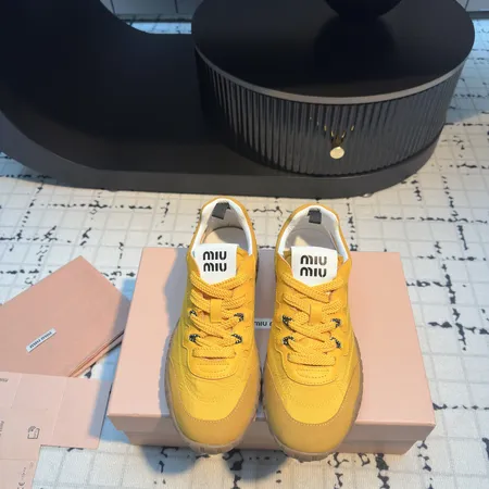 ミュウミュウ スニーカー