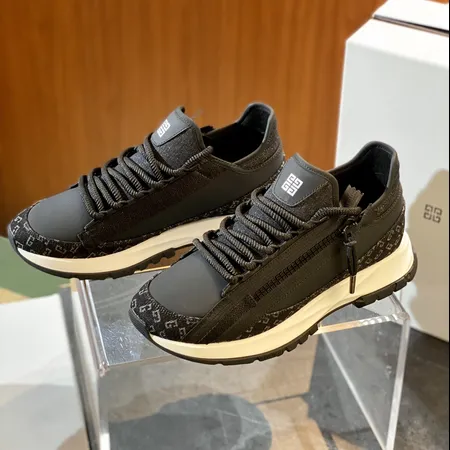 ジバンシィ スニーカー