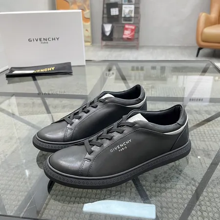 ジバンシィ カジュアルシューズ