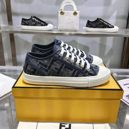 フェンディ カジュアルシューズ