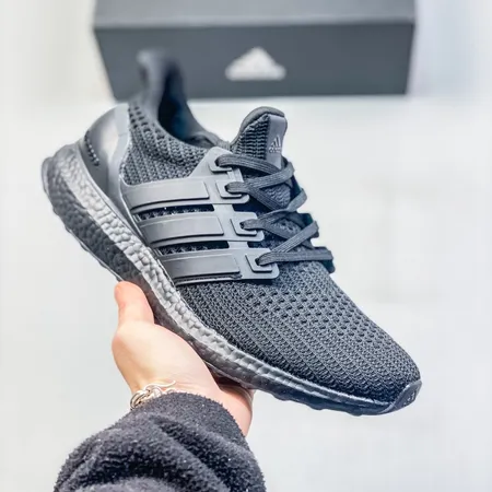 アディダス スニーカー