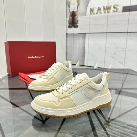 フェラガモ カジュアルシューズ