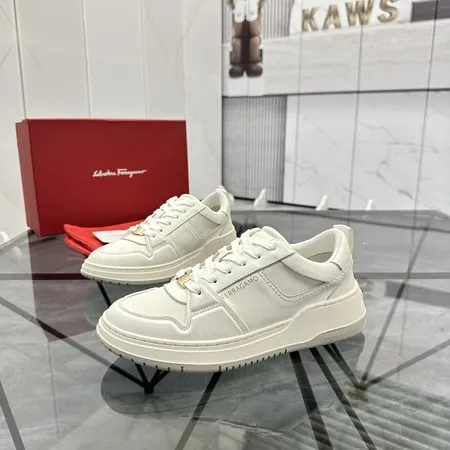 フェラガモ カジュアルシューズ