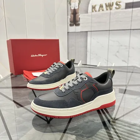 フェラガモ カジュアルシューズ