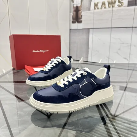 フェラガモ カジュアルシューズ