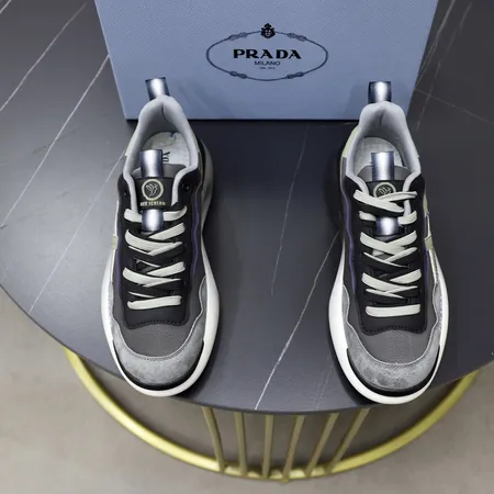 プラダ スニーカー