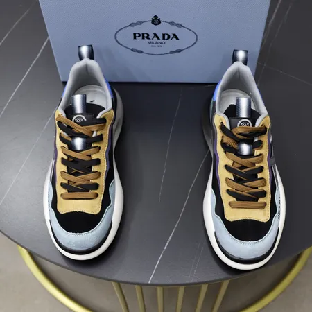 プラダ スニーカー