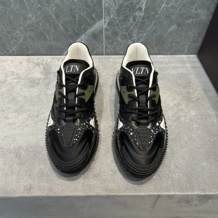 ヴァレンティノ スニーカー