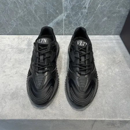 ヴァレンティノ スニーカー