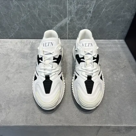 ヴァレンティノ スニーカー