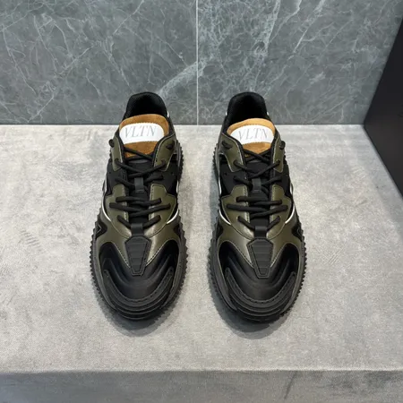 ヴァレンティノ スニーカー